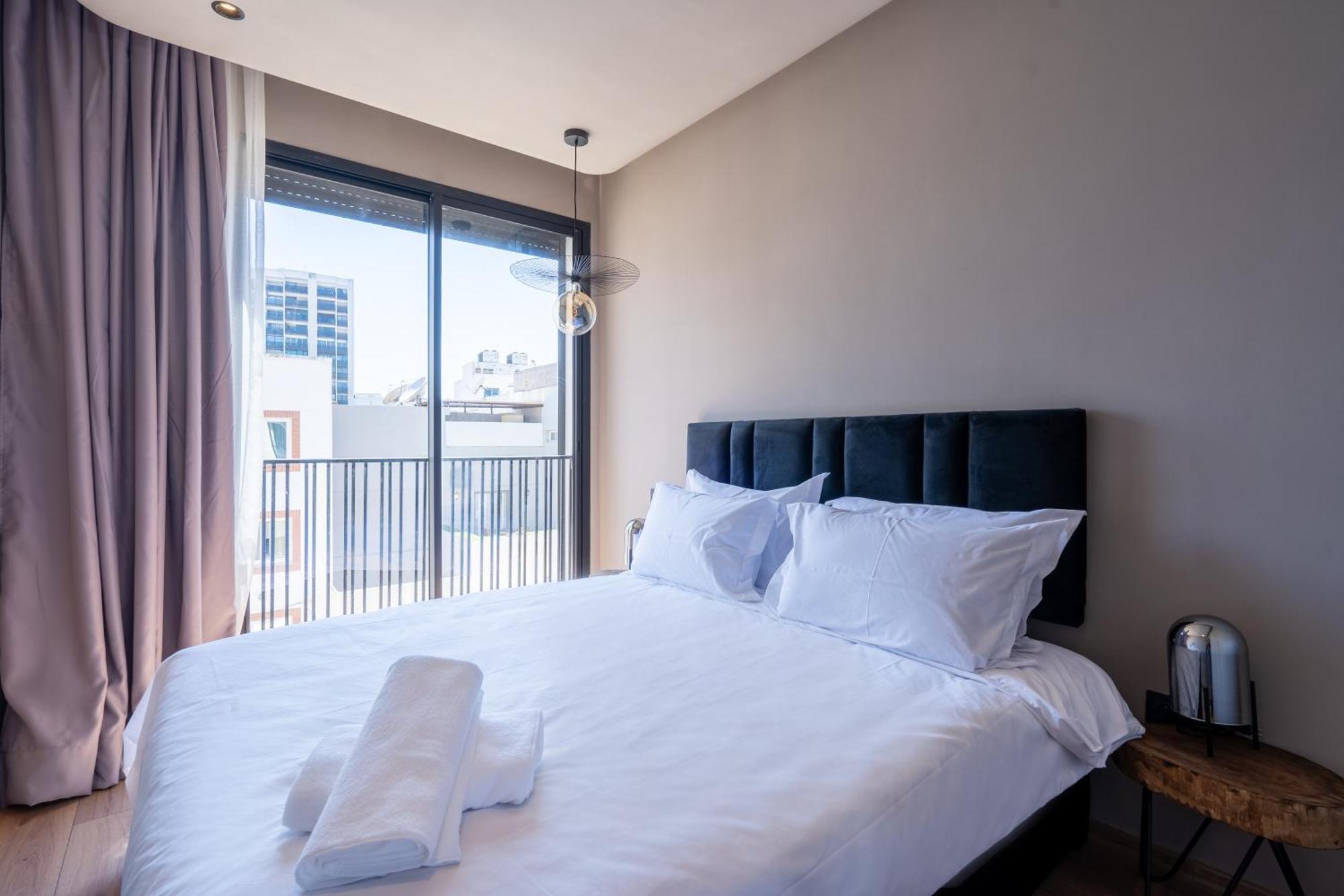 Twenty Six Anfa Luxury By Shortstaycasa-central-parking