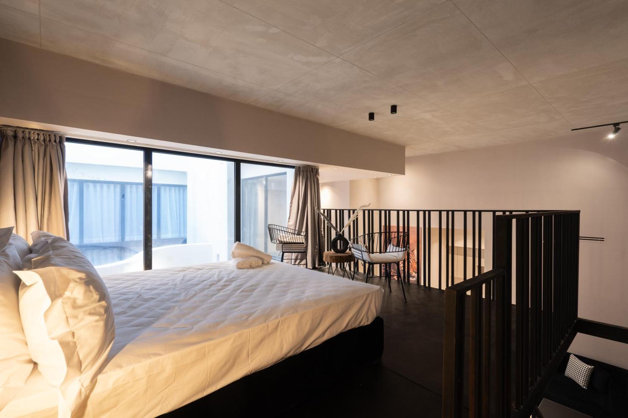 Twenty Six Anfa Luxury By Shortstaycasa-central-parking