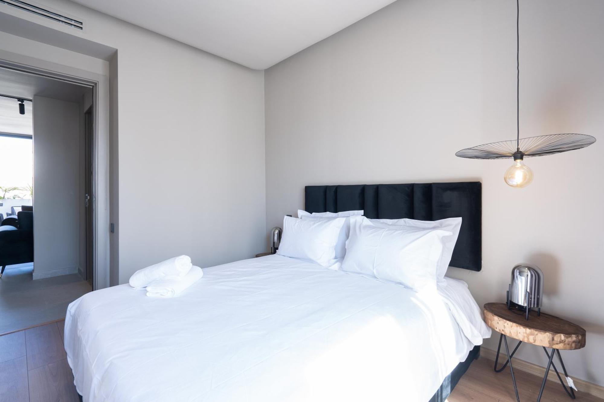 Twenty Six Anfa Luxury By Shortstaycasa-central-parking