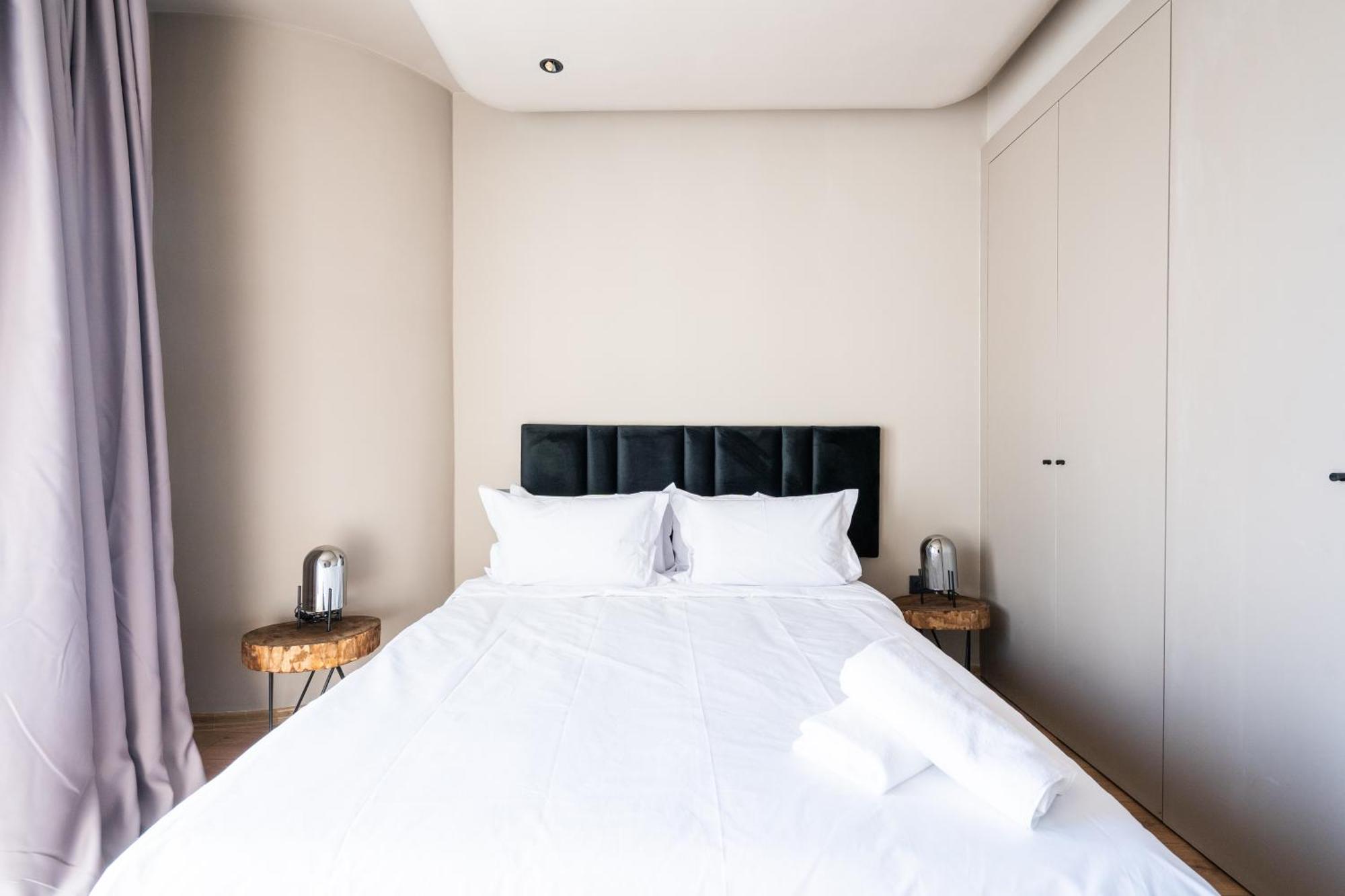 Twenty Six Anfa Luxury By Shortstaycasa-central-parking