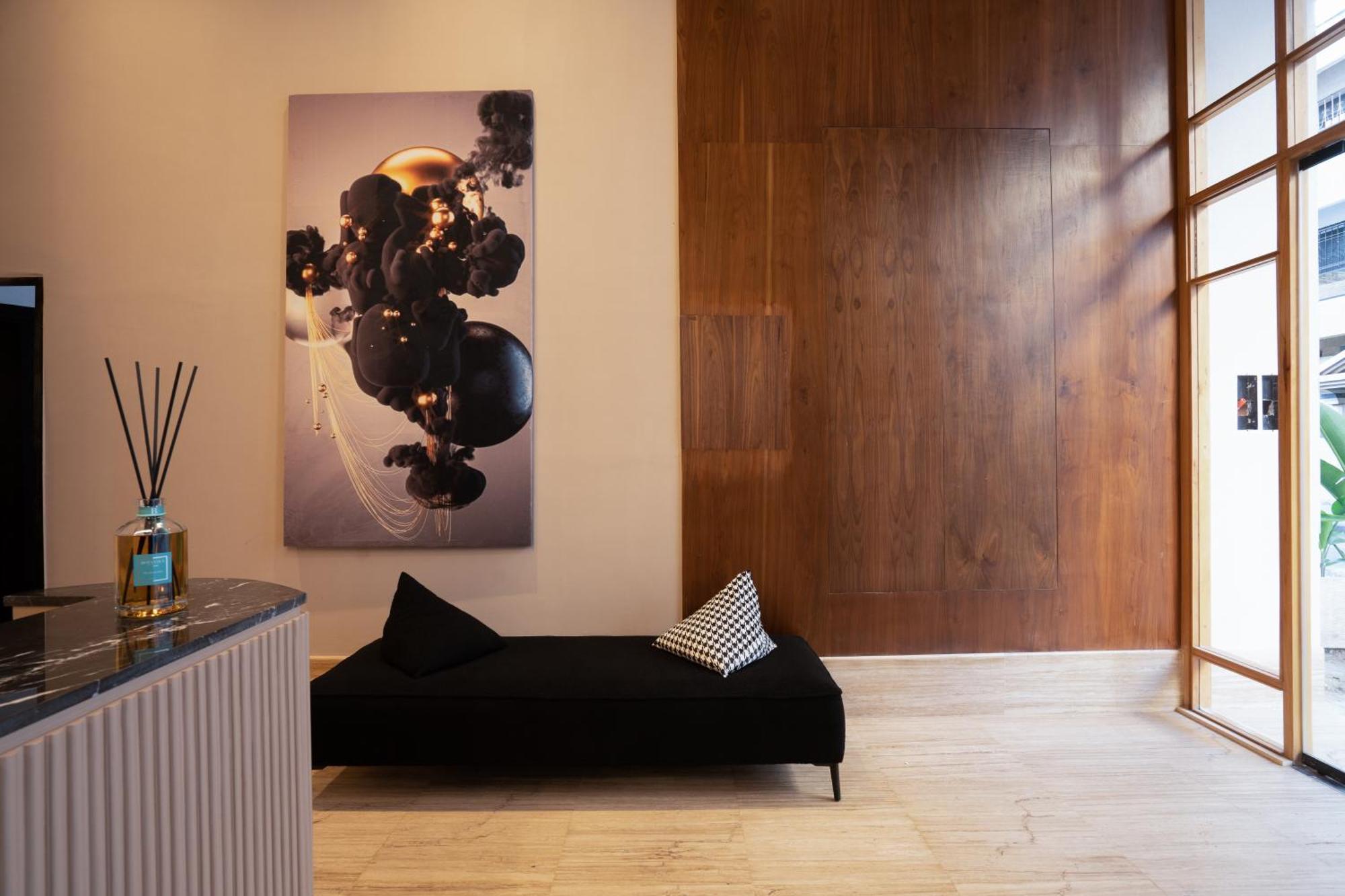 Twenty Six Anfa Luxury By Shortstaycasa-central-parking